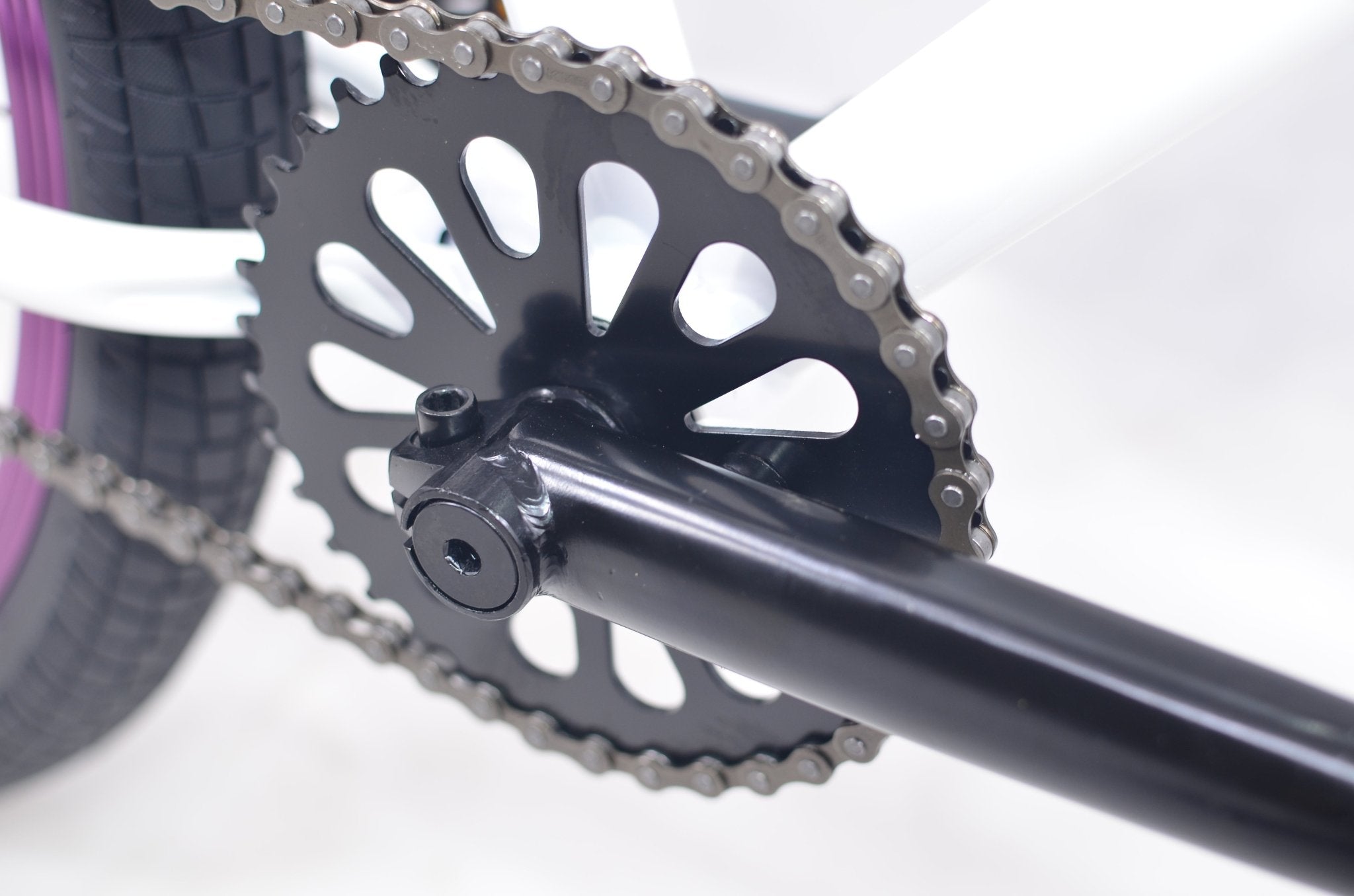 R4 Pro 26" Complete 6061 Aluminum Retro BMX Bicycle Looptail Design White W/ Purple Wheels - R4 Products