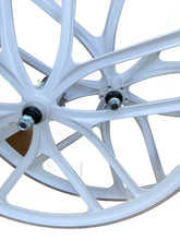 Cargar imagen en el visor de la galería, Premium 29 ″ CNC BMX Cruiser 10 radios Llantas de aleación Juego de ruedas selladas para bicicleta, Blanco brillante
