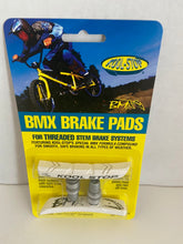 Cargar imagen en el visor de la galería, Kool Stop Bicycle BMX Pastillas de freno roscadas para V-brake BLANCO (PAR)
