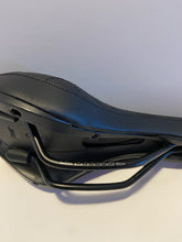 Cargar imagen en el visor de la galería, R4 BMX Cruiser Bike Rieles cromados Asiento de bicicleta Bumper Saddle, SE, GT, Redline, Haro
